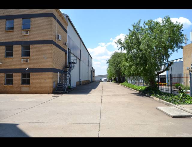 9,202M² FACTORY TO LET IN JET PARK